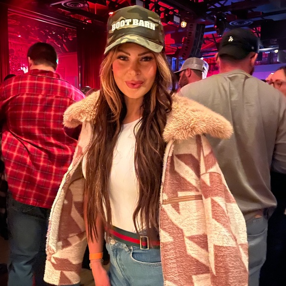 Meet your Posher, Melissa - Picture 5 of 5